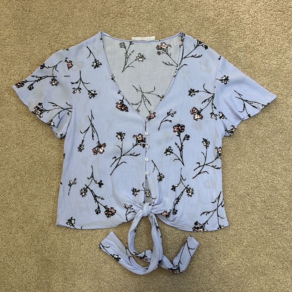 Lush periwinkle flutter sleeve button down top L